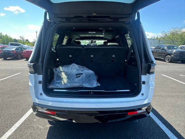 New 2026 Jeep Grand Wagoneer Summit AWD/4WD image 12