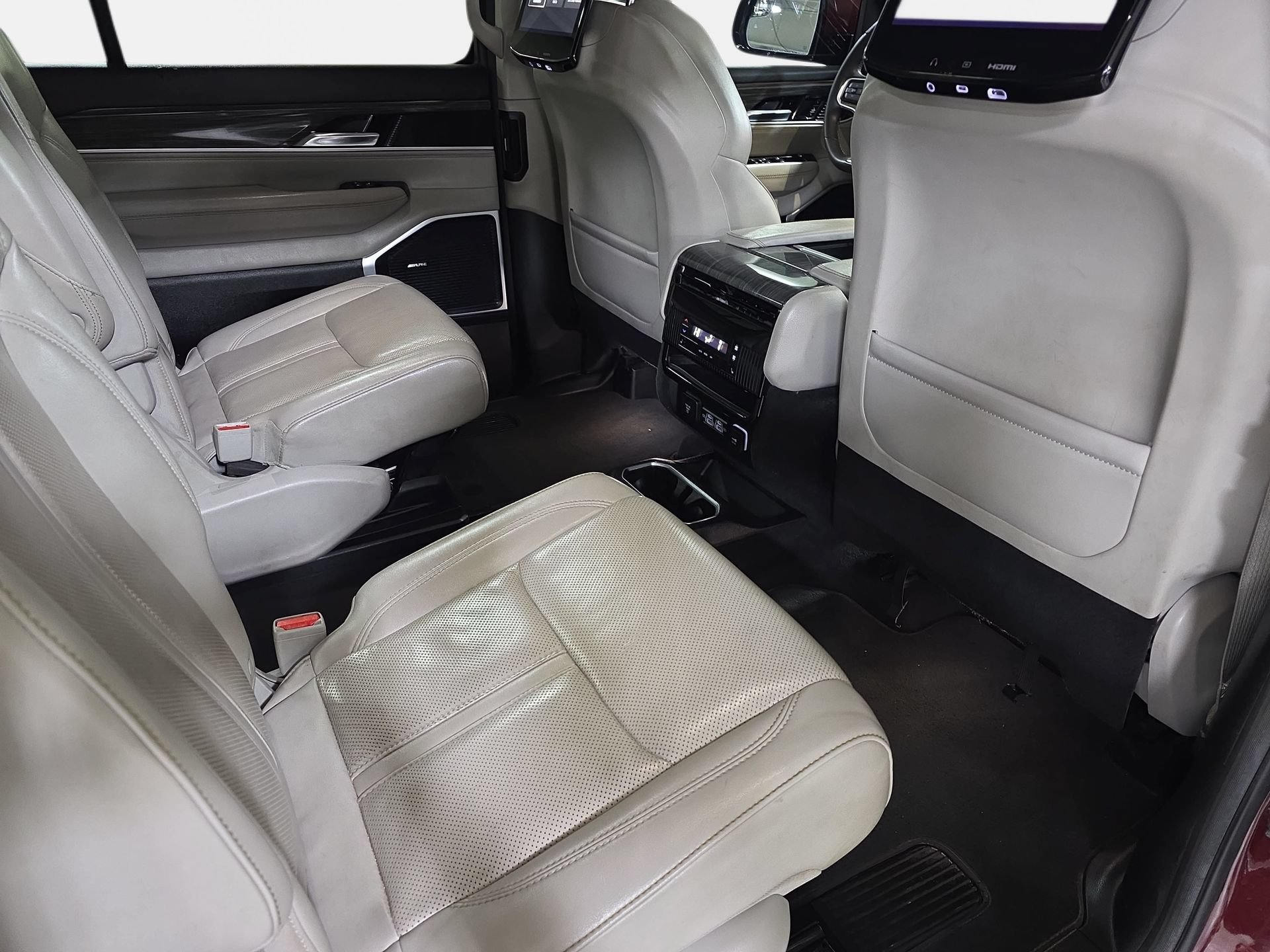 Used 2022 Jeep Wagoneer Series III w/ Rear Seat Video Group 1 AWD/4WD image 11