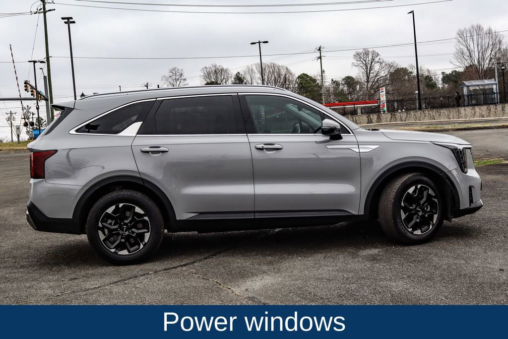 Used 2025 Kia Sorento S w/ Panoramic Sunroof Package image 9