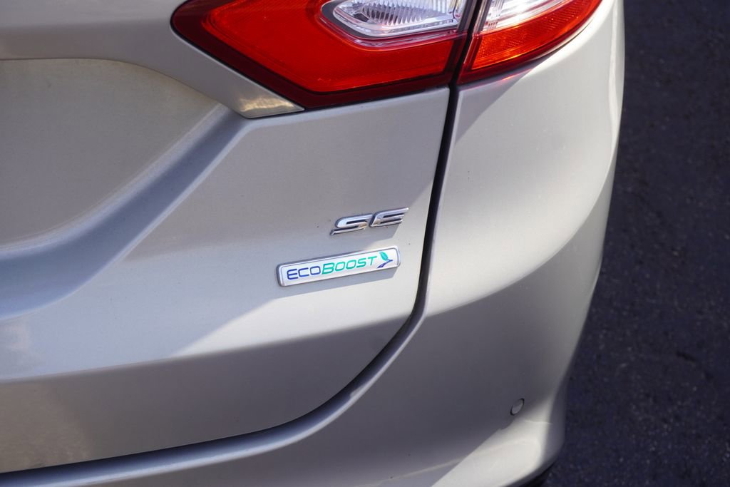 Used 2016 Ford Fusion SE FWD image 8