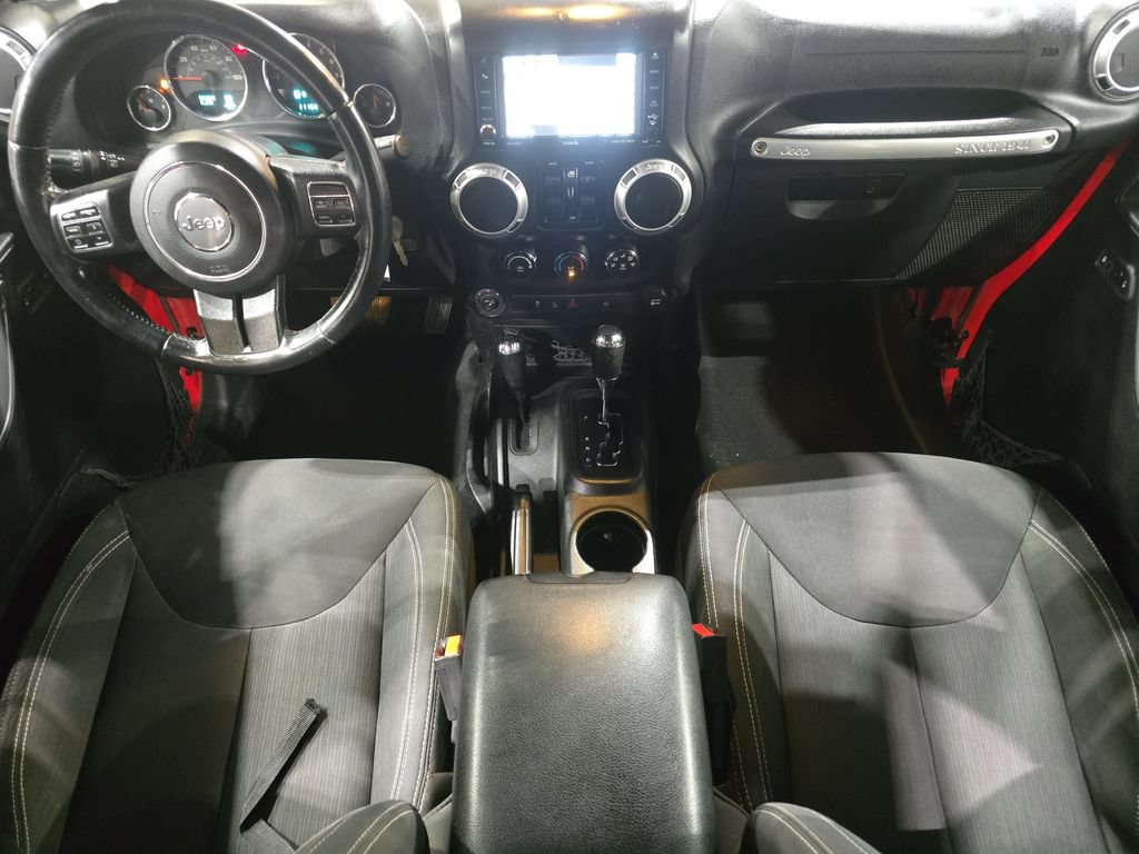 Used 2015 Jeep Wrangler Unlimited Sahara w/ Connectivity Group AWD/4WD image 9