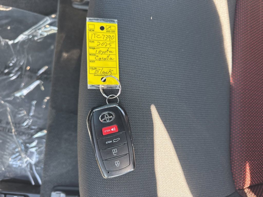 Used 2025 Toyota Corolla SE w/ SE Premium Package image 33