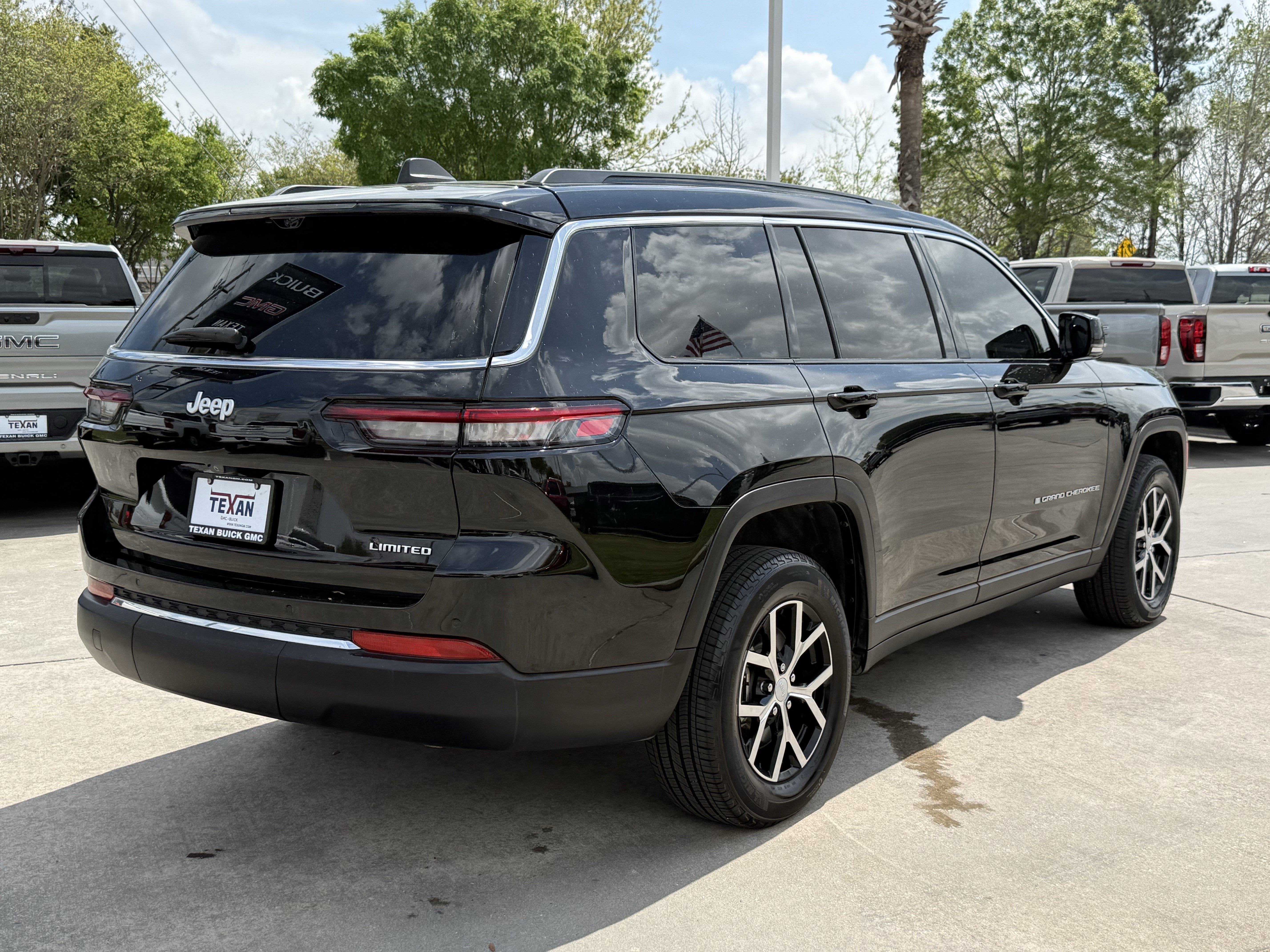 Used 2024 Jeep Grand Cherokee L Limited w/ Luxury Tech Group II image 5