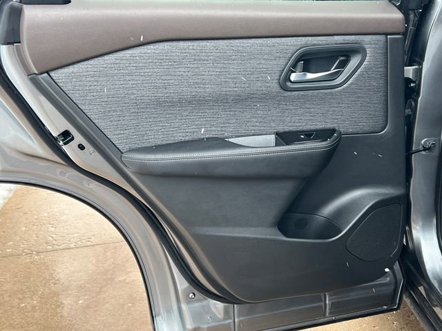 Used 2023 Nissan Rogue SV image 32