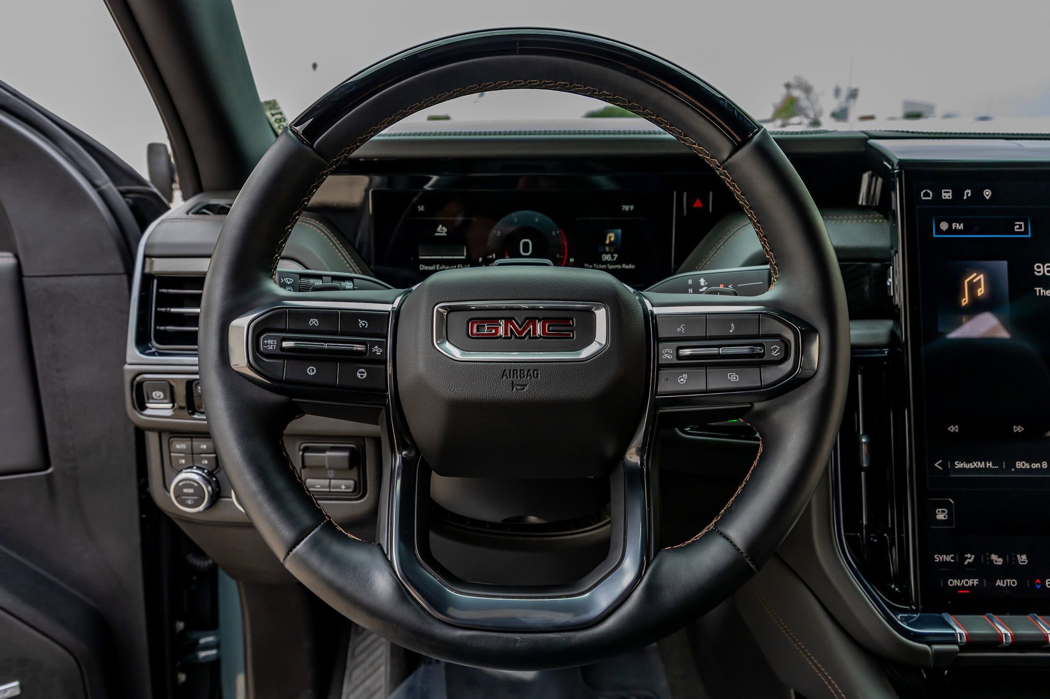 Used 2025 GMC Yukon AT4 w/ AT4 Premium Plus Package image 19