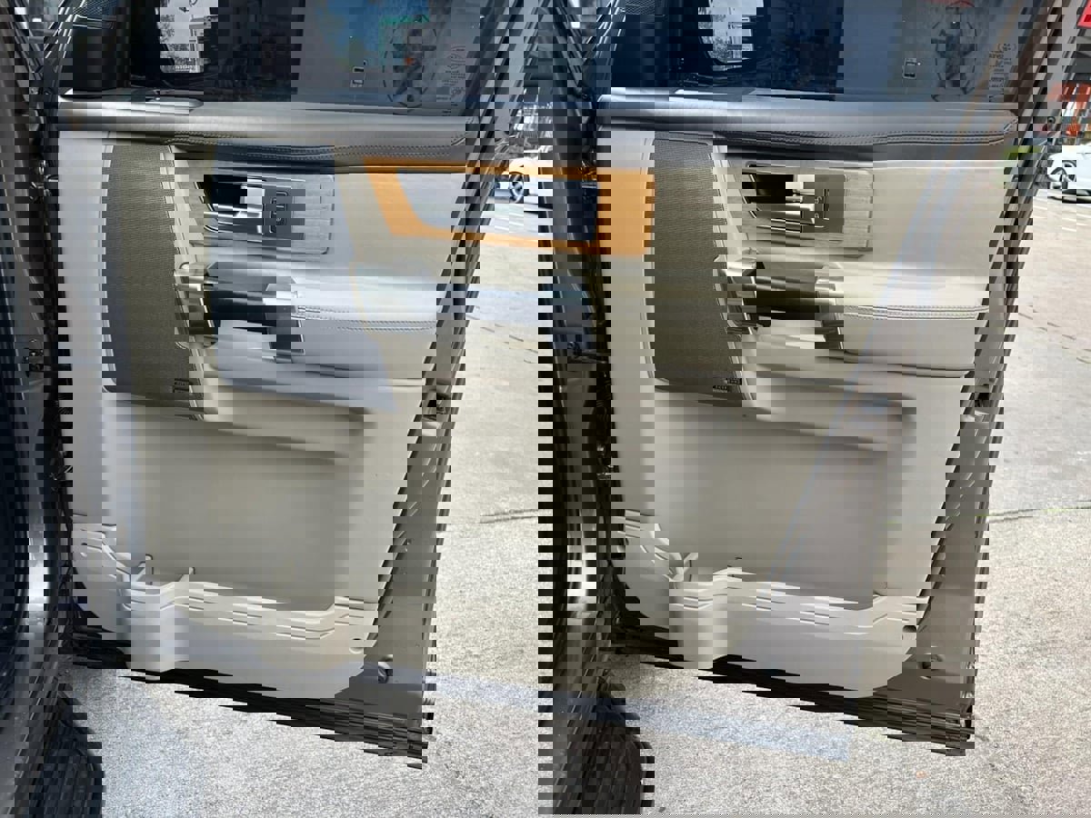 Used 2015 Land Rover LR4 HSE LUX image 30