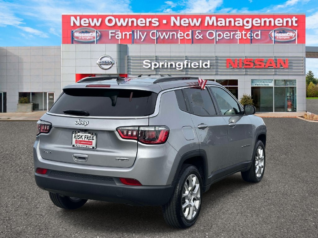 Used 2023 Jeep Compass Latitude AWD/4WD image 5