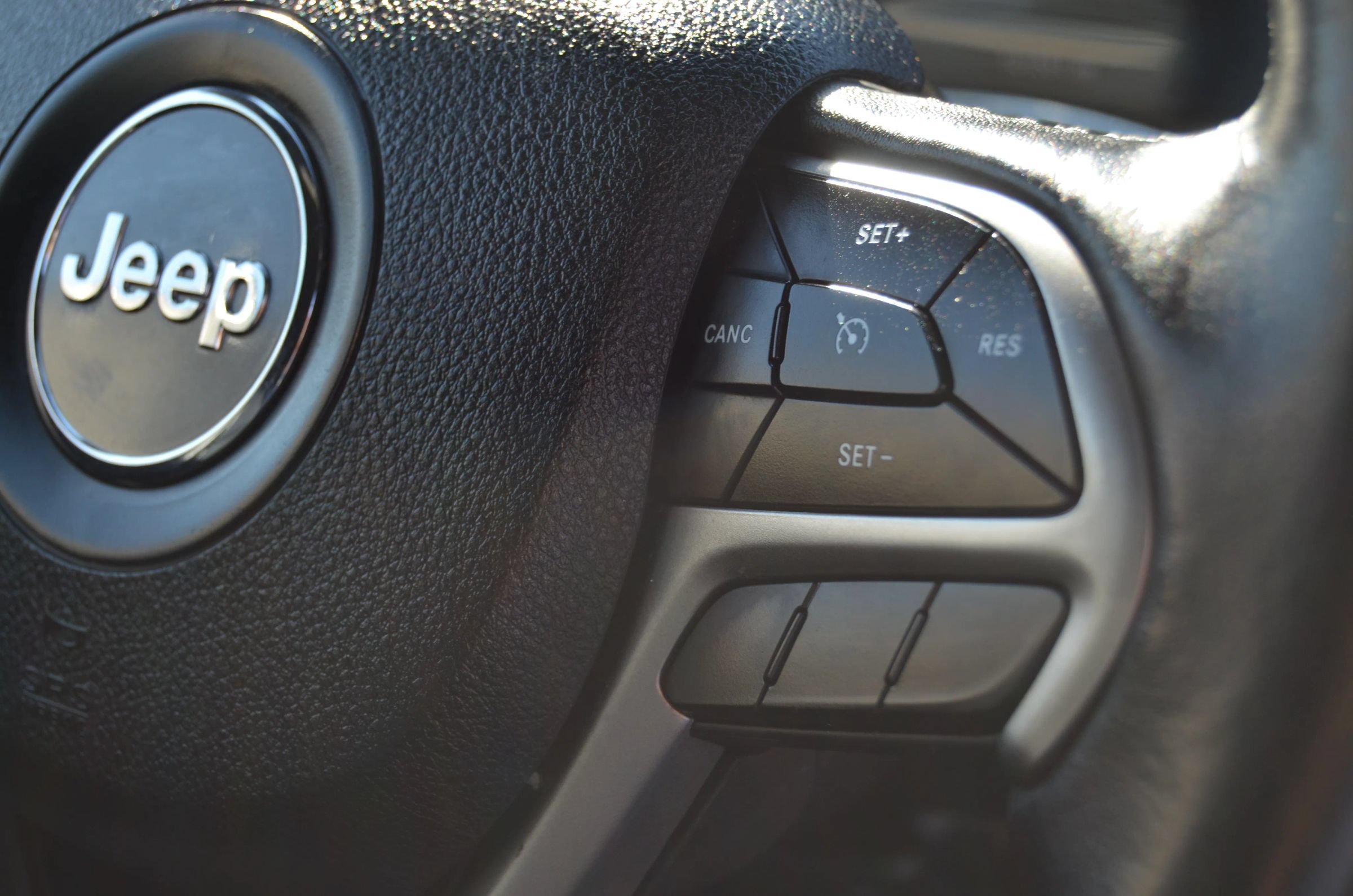 Used 2018 Jeep Grand Cherokee Limited RWD image 36