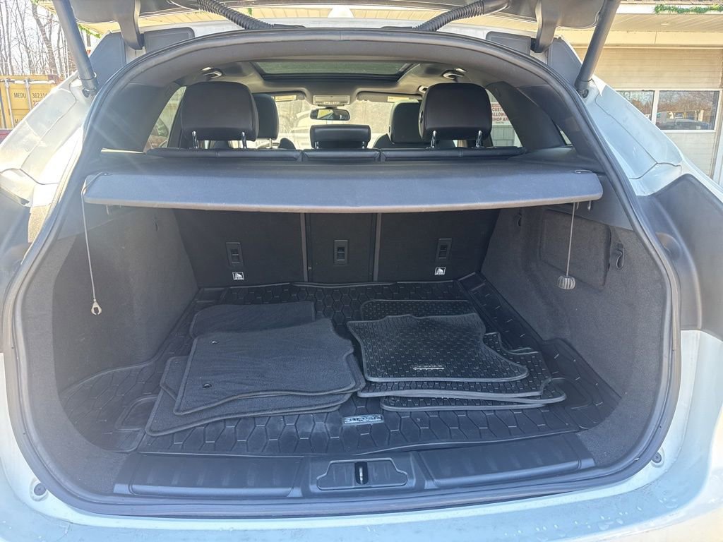 Used 2017 Jaguar F-PACE R-Sport image 33