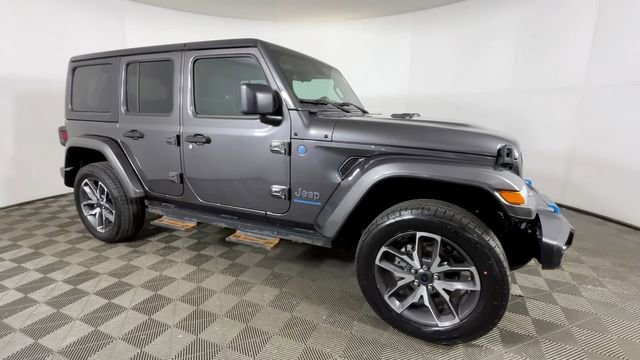 Used 2024 Jeep Wrangler Unlimited w/ Convenience Group AWD/4WD image 2