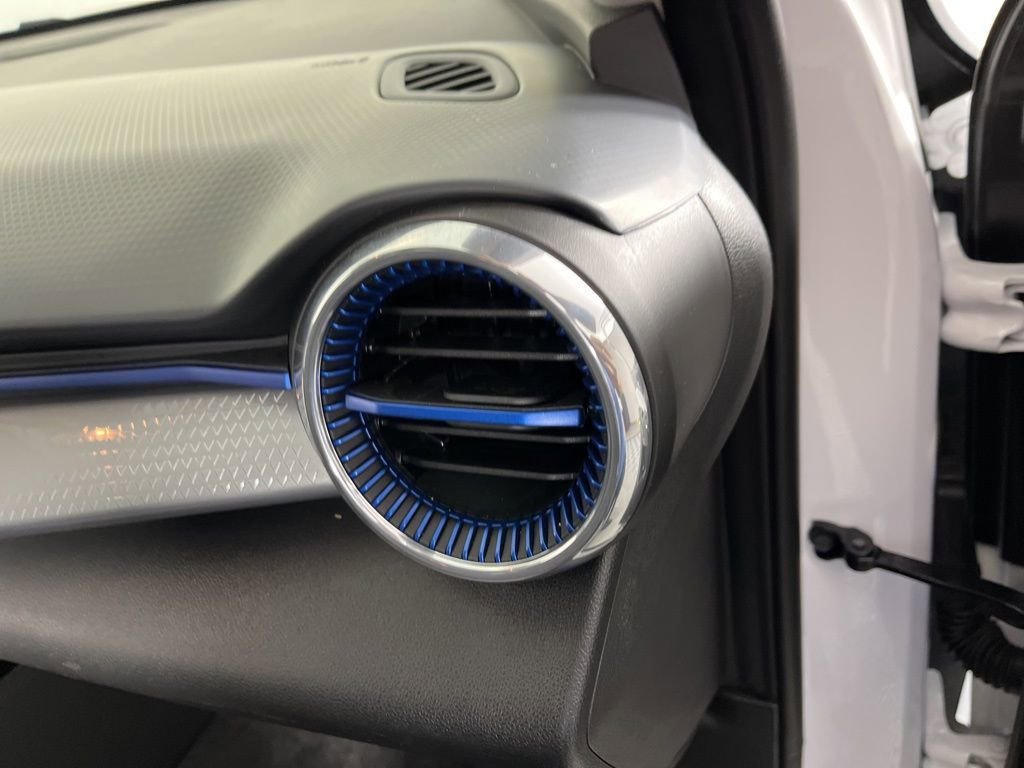 Used 2025 Chevrolet Trax LT w/ LT Convenience Package image 19