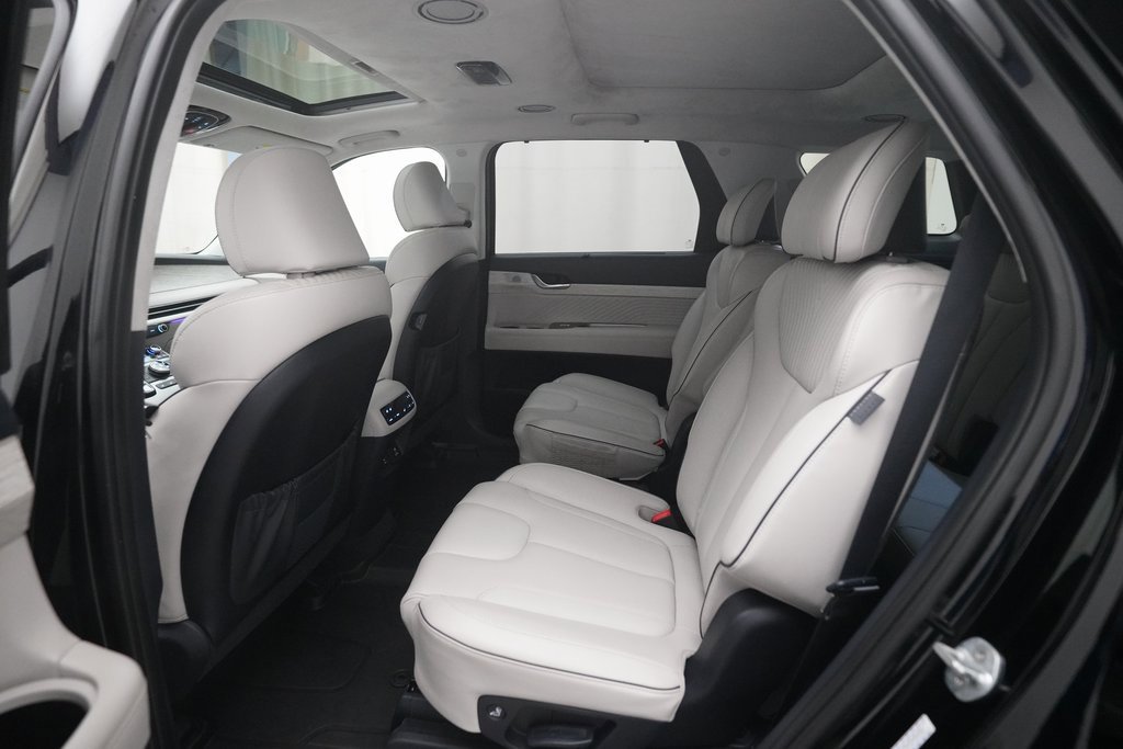 Used 2023 Hyundai Palisade Calligraphy w/ Winter Package image 16