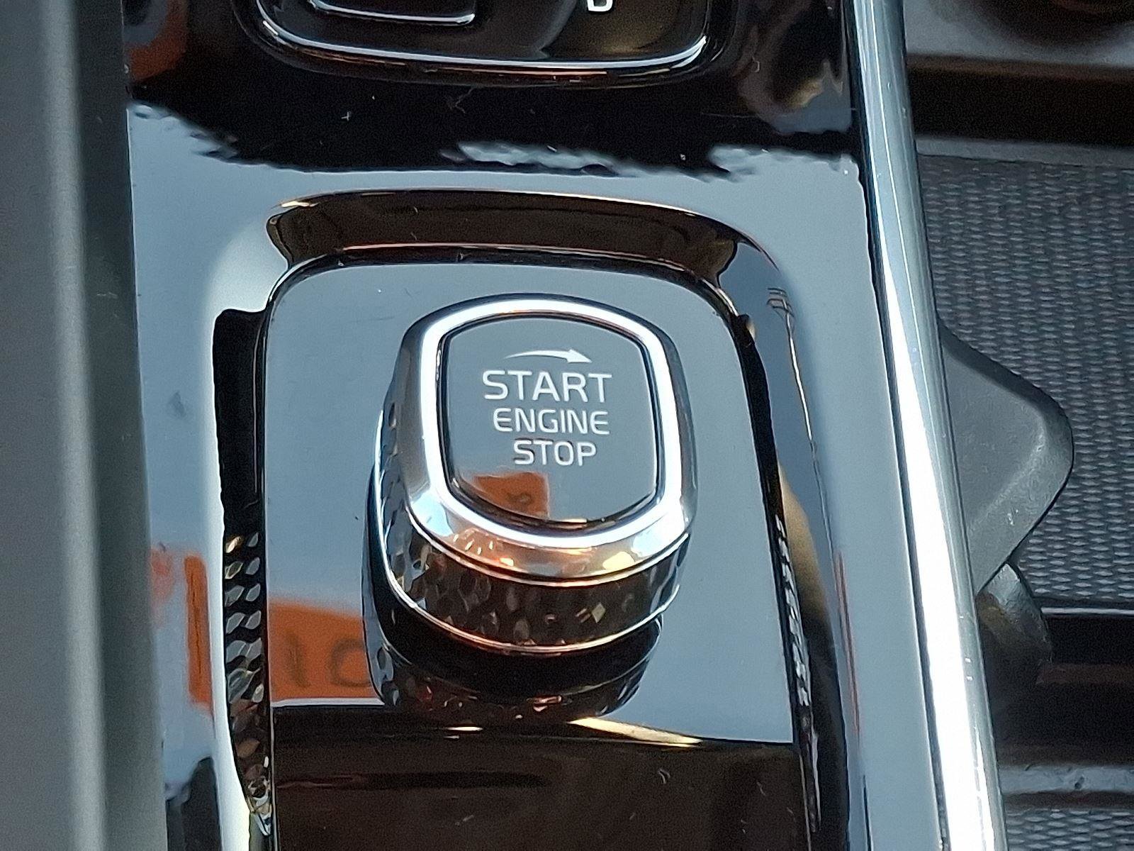 Certified 2024 Volvo XC60 B5 Plus w/ Climate Package AWD/4WD image 24