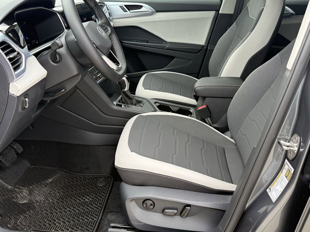 New 2026 Volkswagen Taos SE image 12