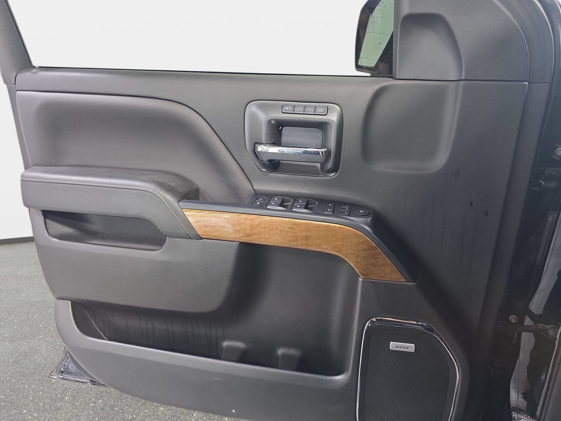 Used 2018 Chevrolet Silverado 1500 LTZ w/ Sport Package AWD/4WD image 26