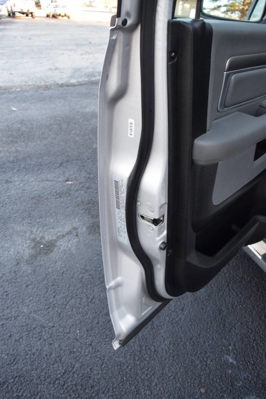 Used 2019 RAM 1500 Classic SLT w/ Luxury Group image 32