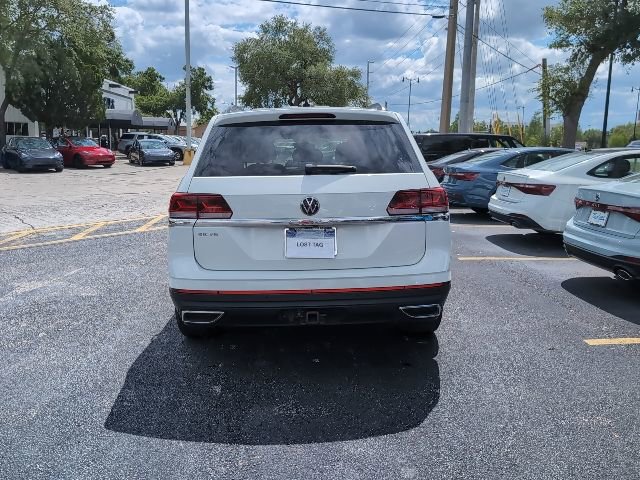 Certified 2022 Volkswagen Atlas SE w/ Black Wheel Package FWD image 6