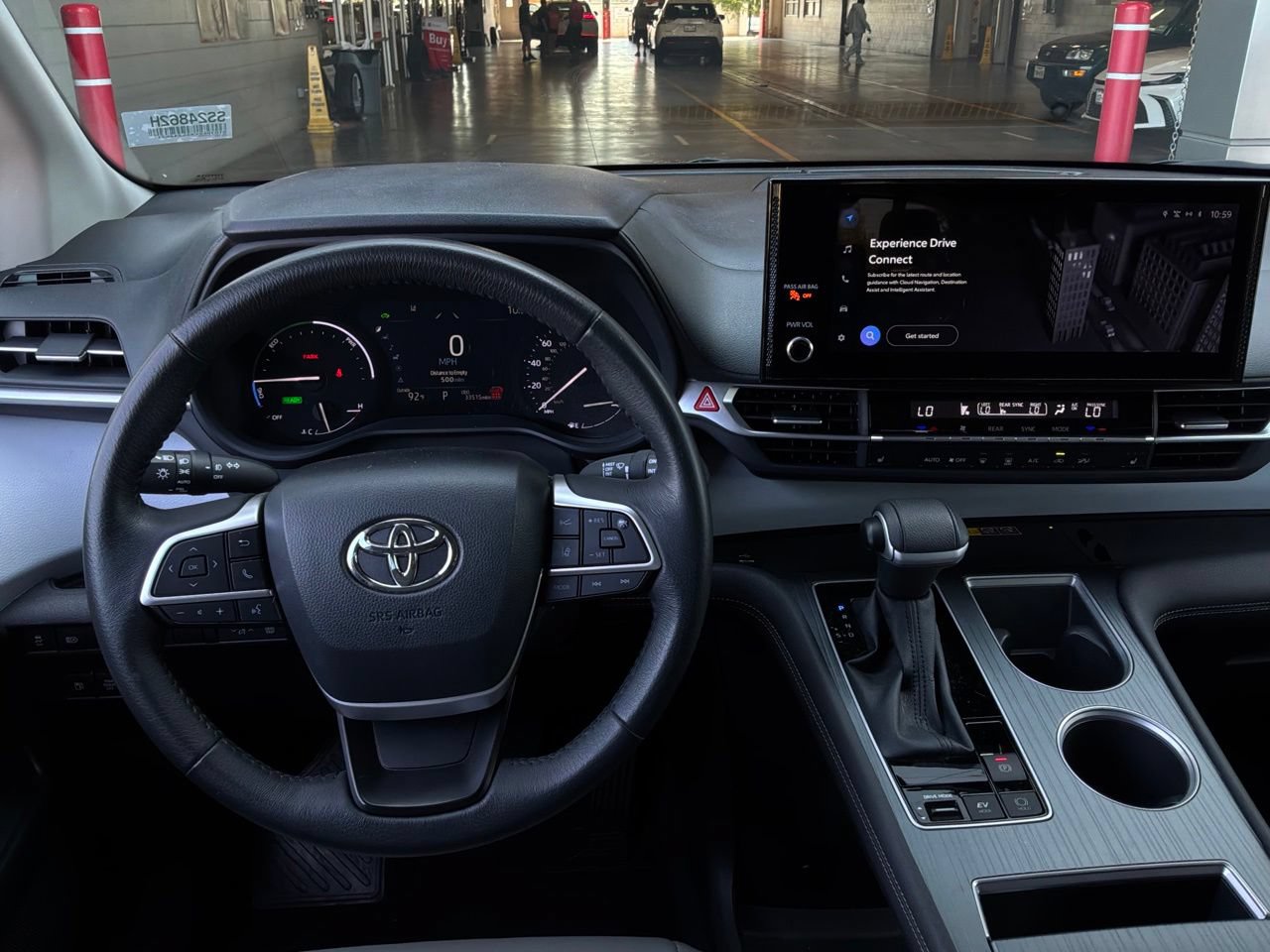 Used 2025 Toyota Sienna XLE FWD image 16