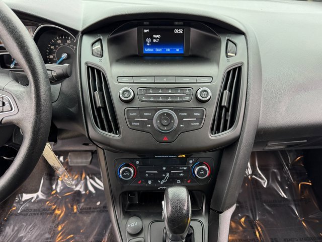 Used 2018 Ford Focus SE w/ SE Appearance Package image 25