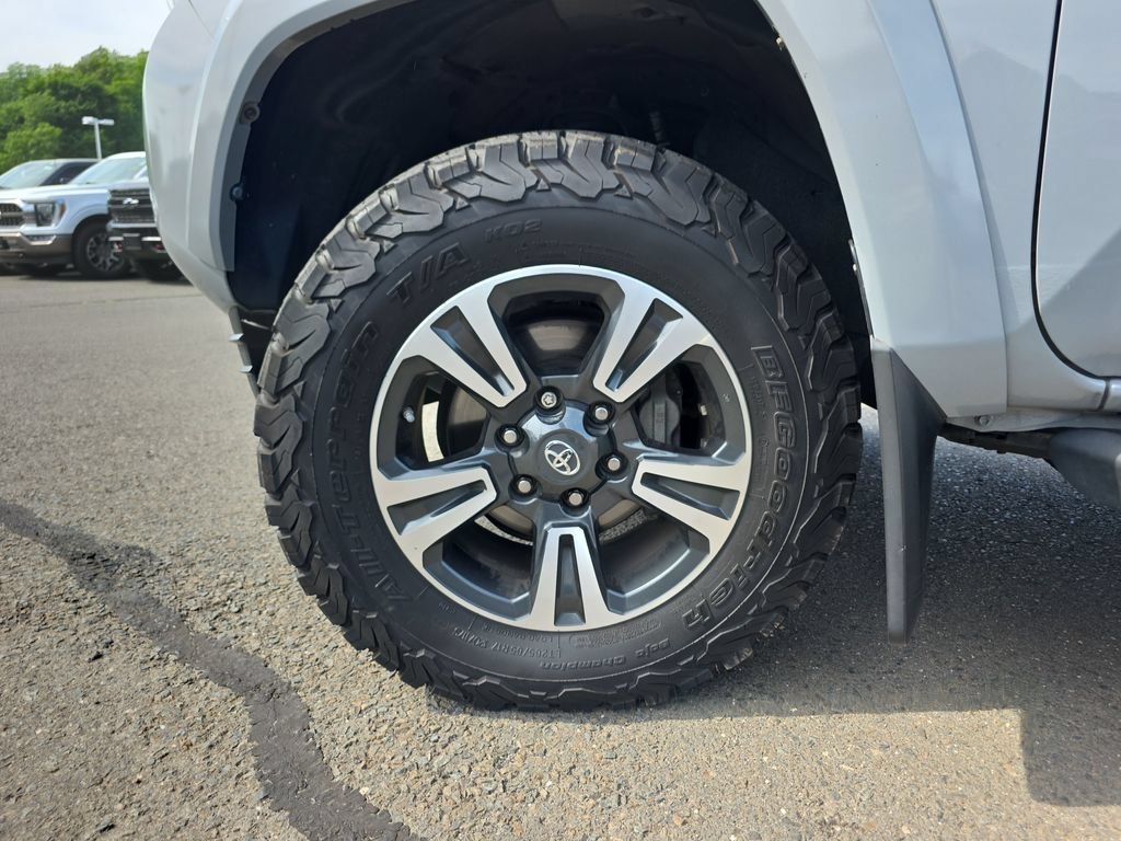 Used 2019 Toyota Tacoma TRD Sport AWD/4WD image 14