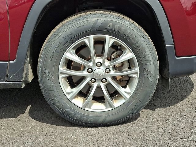 Used 2019 Jeep Cherokee Latitude Plus w/ Cold Weather Group image 9