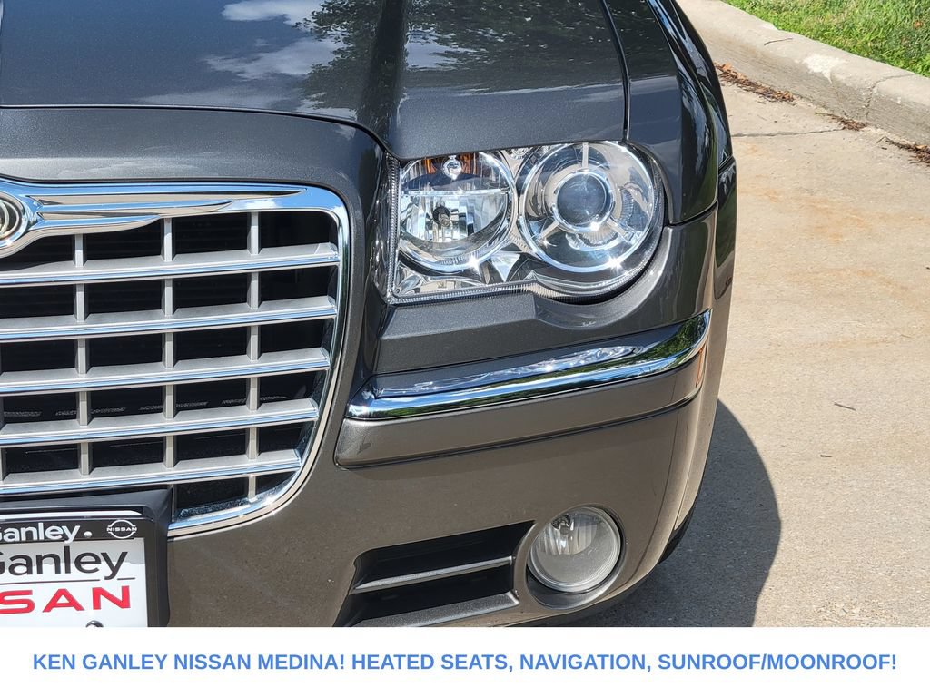 Used 2009 Chrysler 300 C RWD image 10