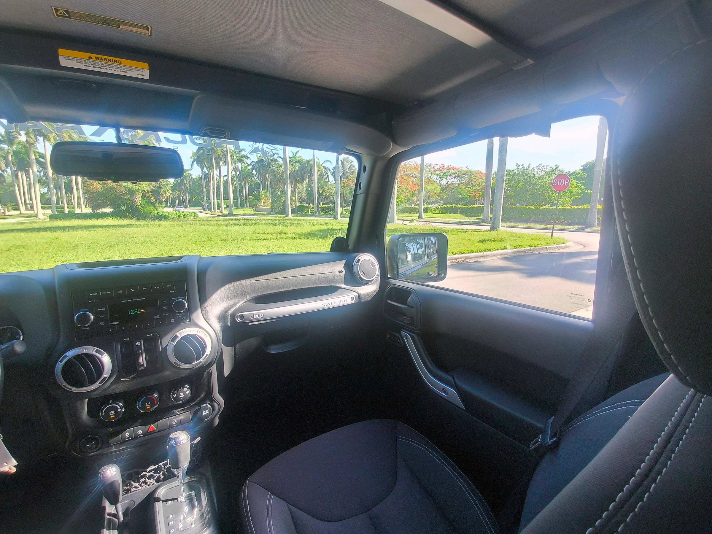 Used 2014 Jeep Wrangler Unlimited Rubicon w/ Connectivity Group AWD/4WD image 25