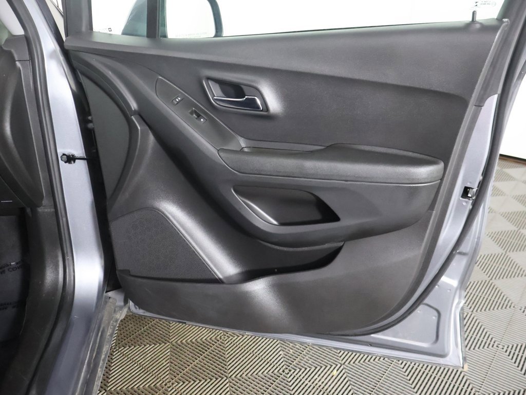 Used 2020 Chevrolet Trax LS w/ Tint and Cruise Package image 20