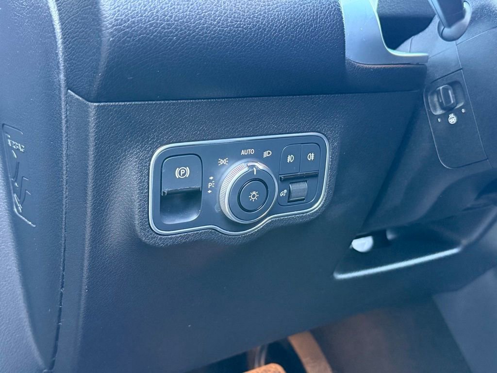 Used 2023 Mercedes-Benz GLB 250 4MATIC image 26