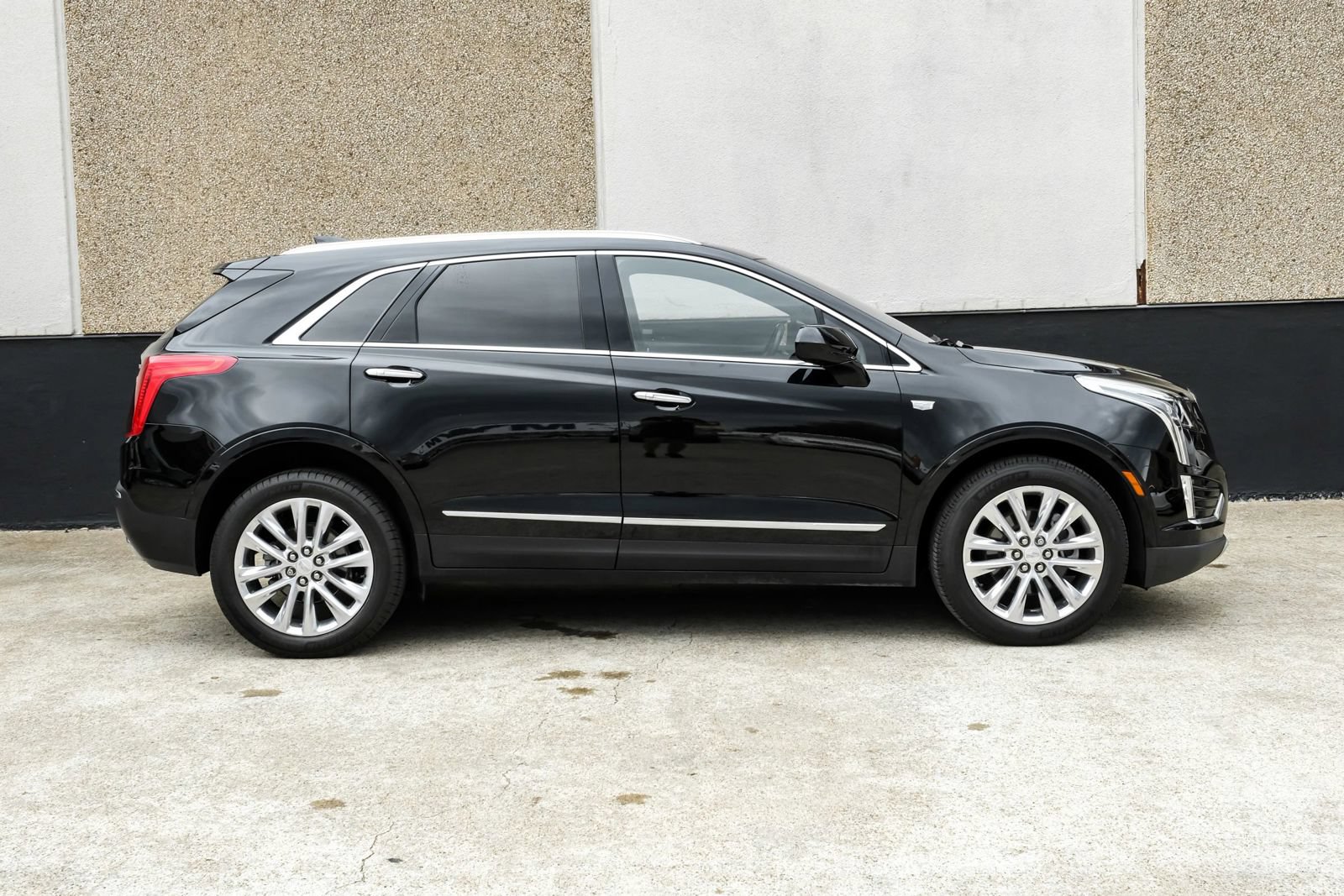 Used 2017 Cadillac XT5 Platinum AWD/4WD image 11