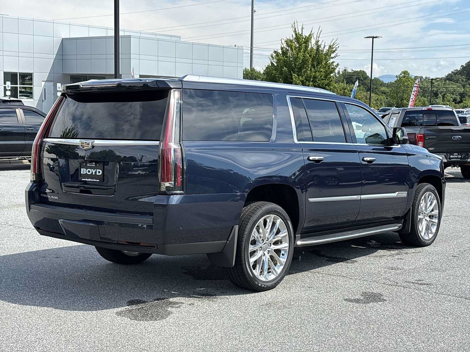 Used 2019 Cadillac Escalade ESV Luxury AWD/4WD image 6