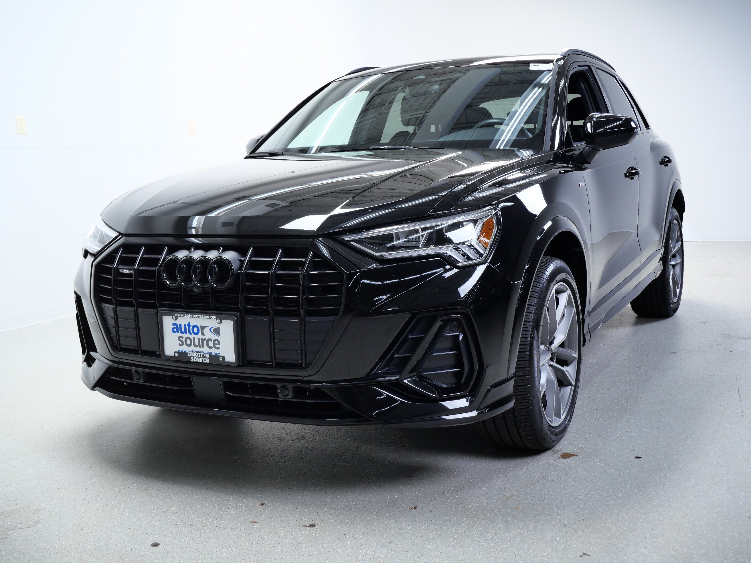 Used 2023 Audi Q3 2.0T Premium Plus w/ Premium Plus Package AWD/4WD image 12