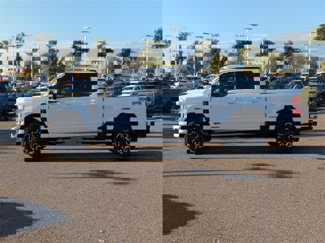 Used 2025 Ford F250 Platinum w/ FX4 Off-Road Package image 3