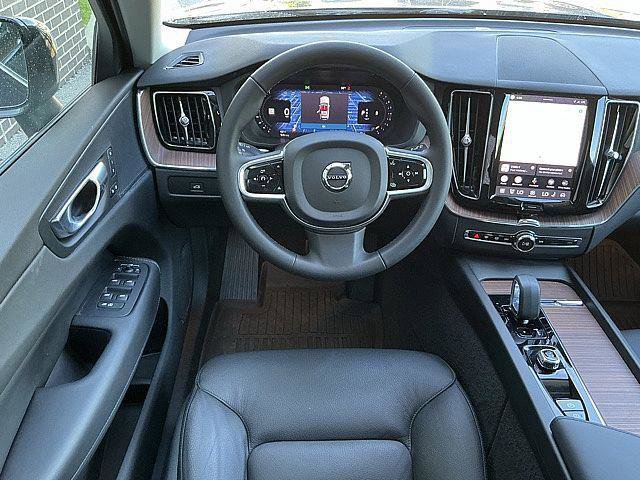 Certified 2024 Volvo XC60 B5 Plus w/ Protection Package Premier AWD/4WD image 5