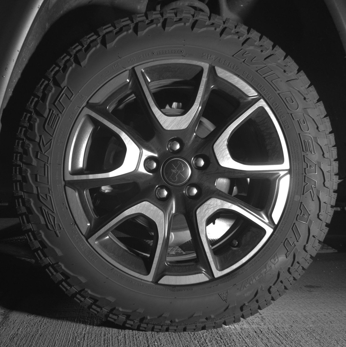 Used 2025 Jeep Compass Trailhawk AWD/4WD image 14