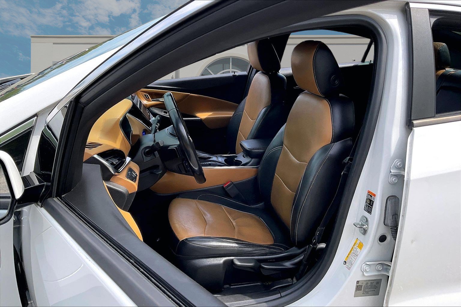 Used 2018 Chevrolet Volt Premier w/ Driver Confidence Package FWD image 22