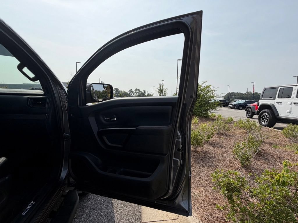 Used 2023 Nissan Titan PRO-4X w/ Pro-4x Convenience Package AWD/4WD image 59
