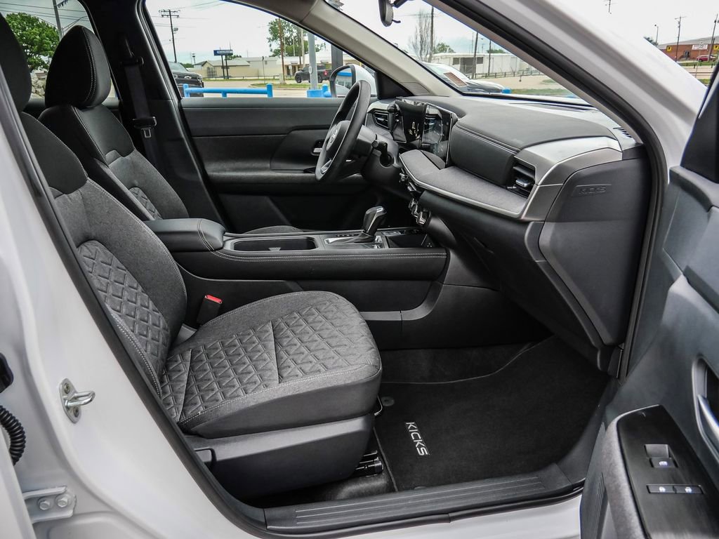 Used 2025 Nissan Kicks SV image 15