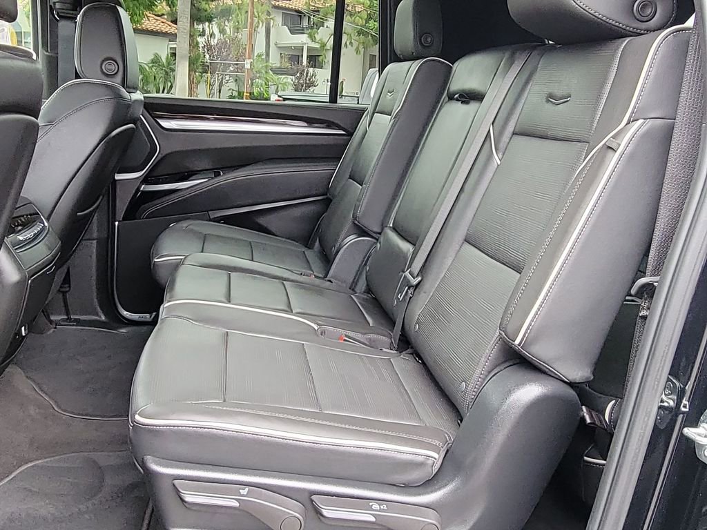 Used 2025 Cadillac Escalade ESV Premium Luxury image 25