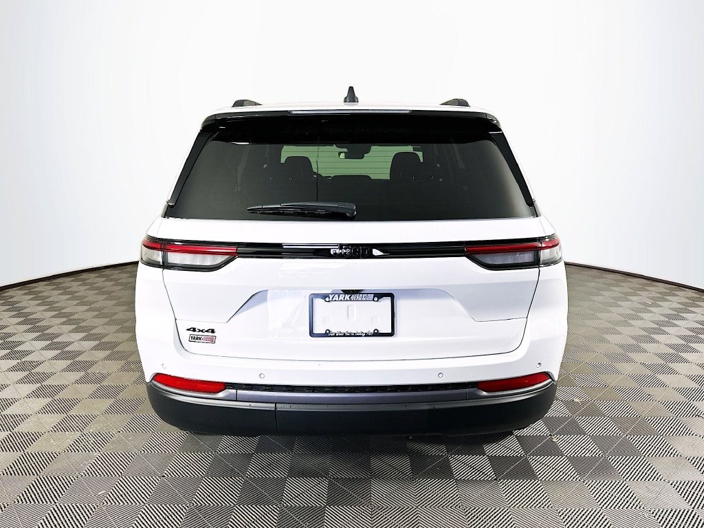 New 2026 Jeep Grand Cherokee Altitude AWD/4WD image 9