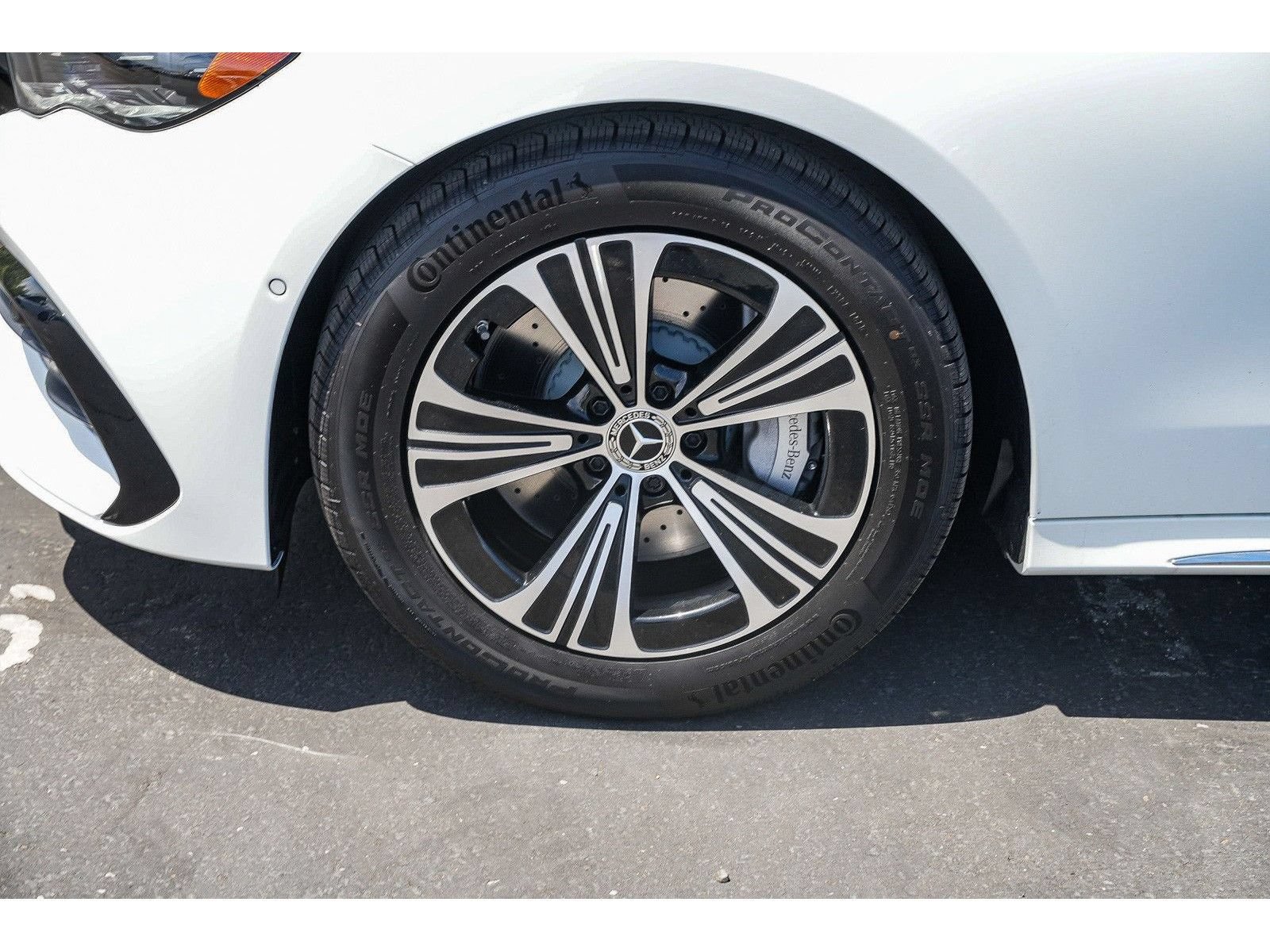 New 2026 Mercedes-Benz E 450 4MATIC Sedan image 9