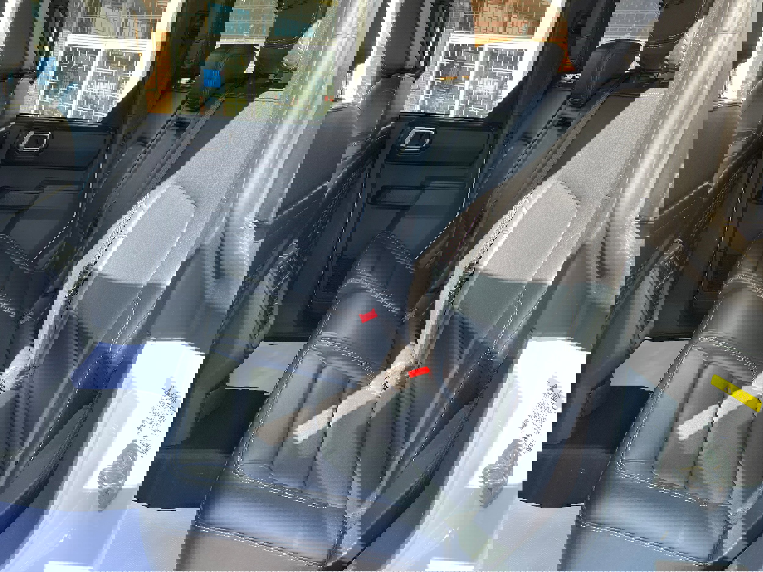 Used 2025 Ford Bronco Badlands image 10