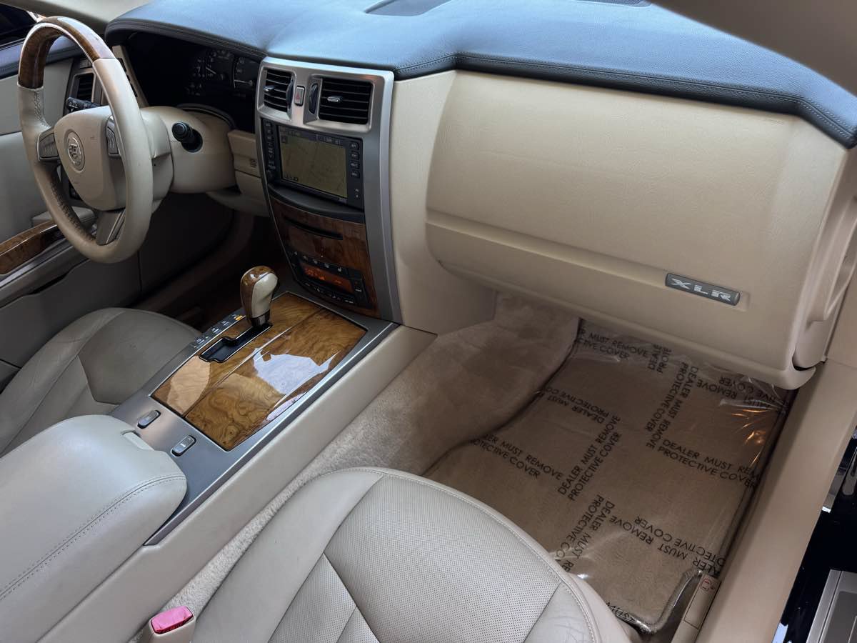 Used 2009 Cadillac XLR RWD image 23