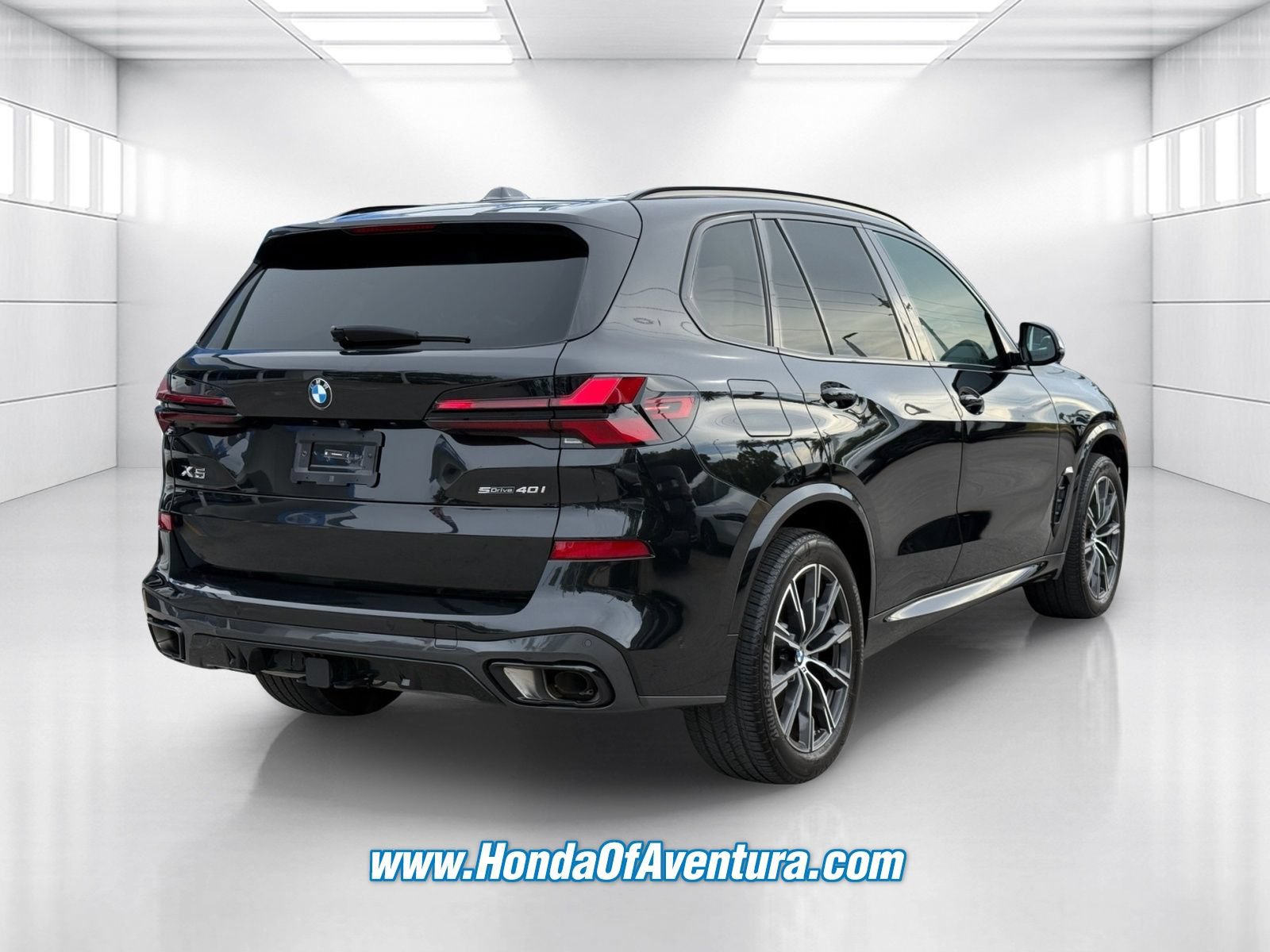 Used 2024 BMW X5 sDrive40i w/ M Sport Package RWD image 5