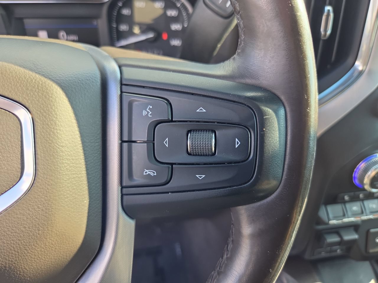 Used 2022 GMC Sierra 1500 SLT w/ SLT Premium Plus Package AWD/4WD image 29