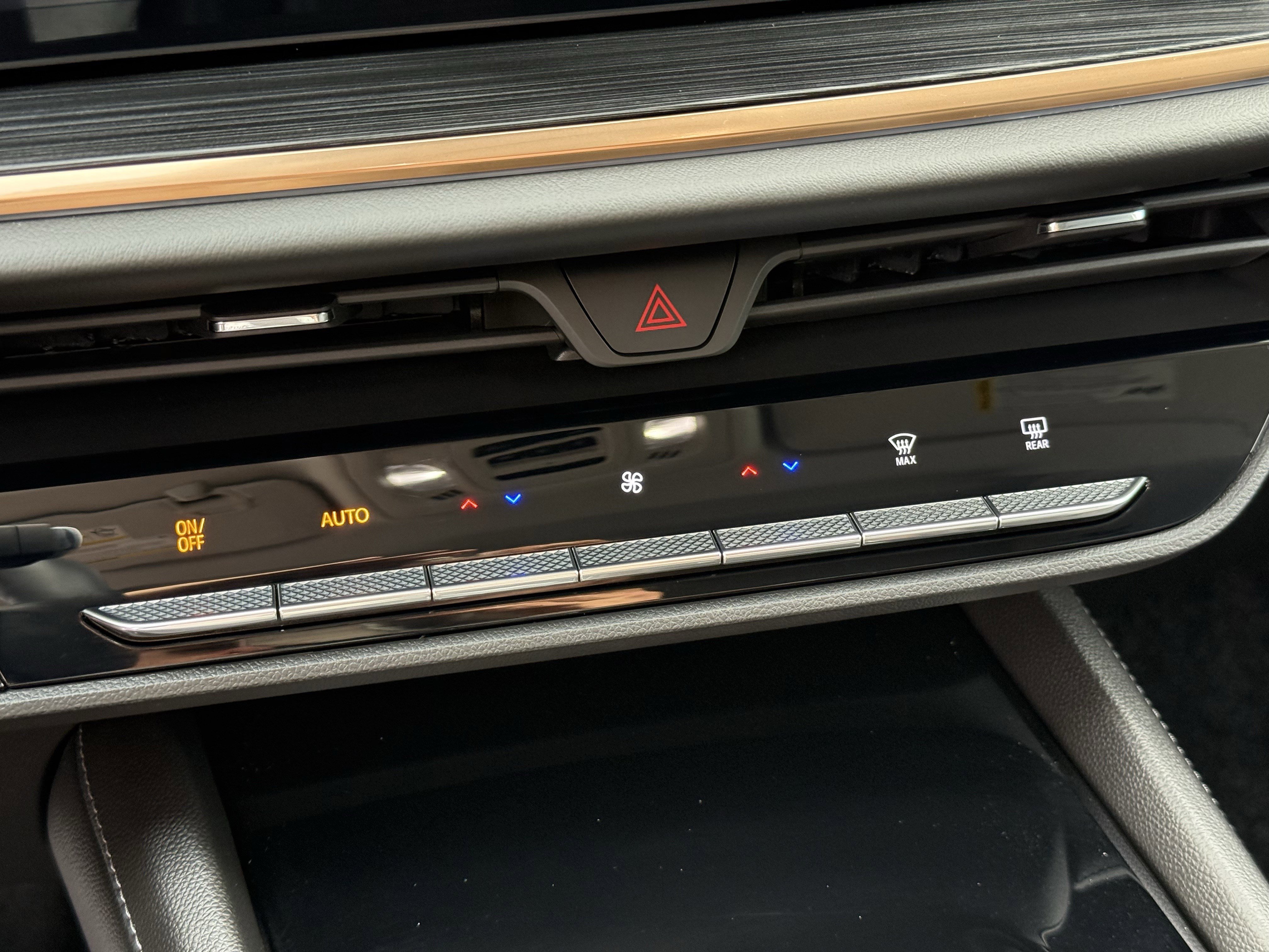 Used 2024 Buick Envision Avenir image 21