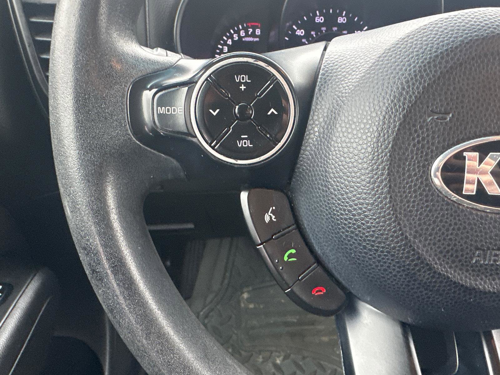 Used 2016 Kia Soul + image 18