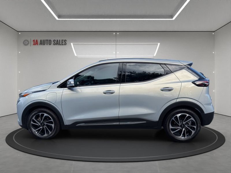 Used 2023 Chevrolet Bolt EUV Premier FWD image 2