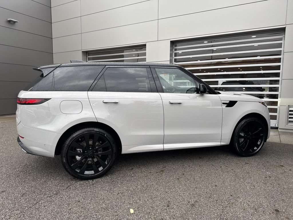 New 2026 Land Rover Range Rover Sport Dynamic SE AWD/4WD image 8