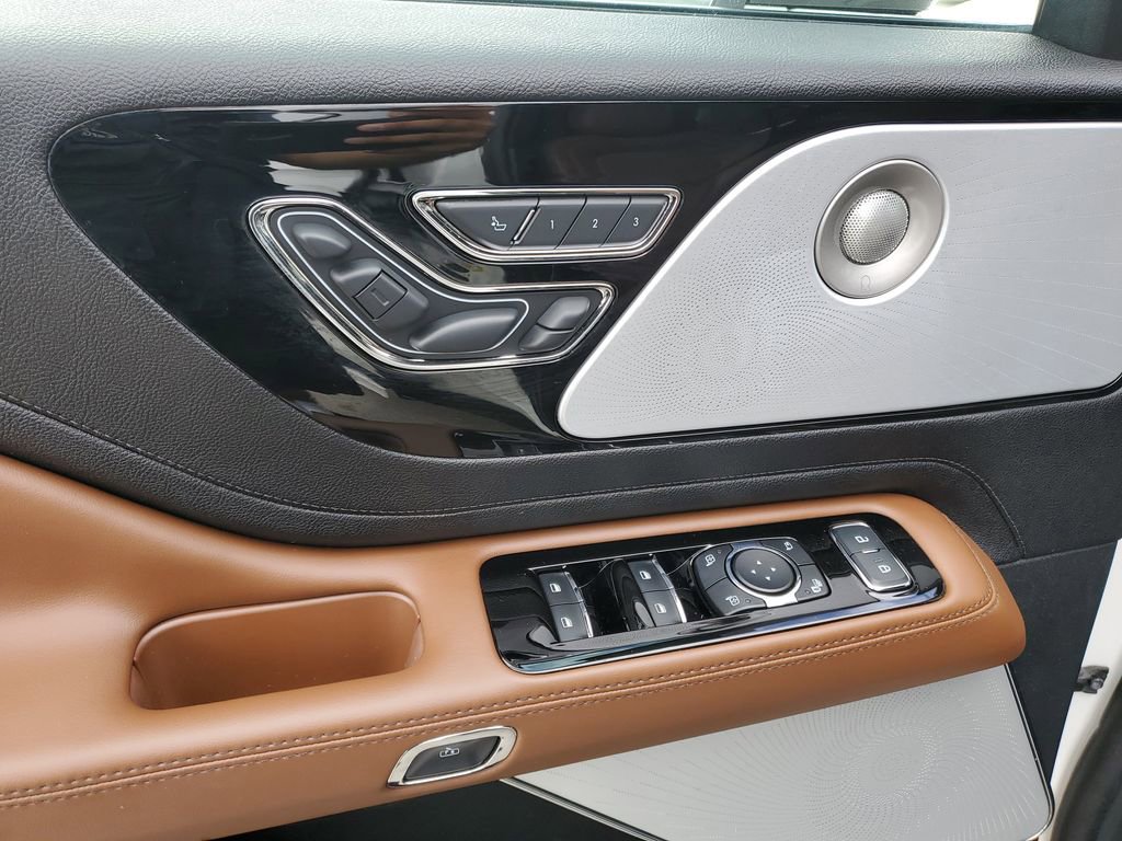 Used 2024 Lincoln Aviator Reserve w/ Equipment Group 201A image 19